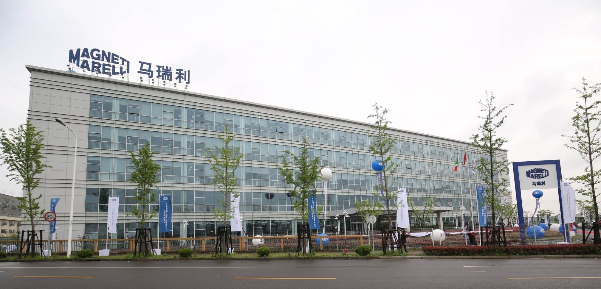 其中建筑